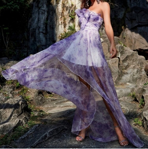 💜 Lavender Whispers – Ethereal High-Low Gown - Picture 2 of 4